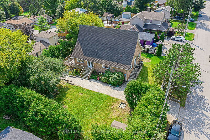 21 Windsor Dr N Whitchurch-Stouffville, L4A 7X3 | Image 2