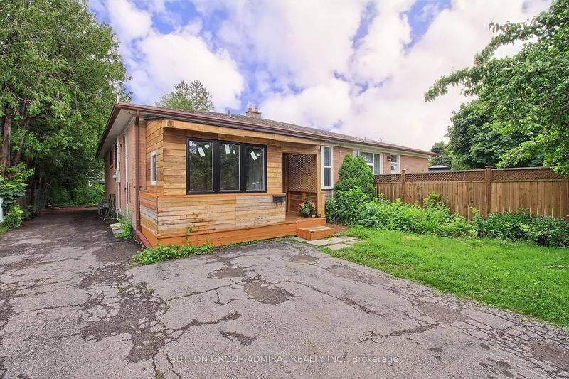 211 Axminster Dr  Richmond Hill, L4C 2W2 | Image 4