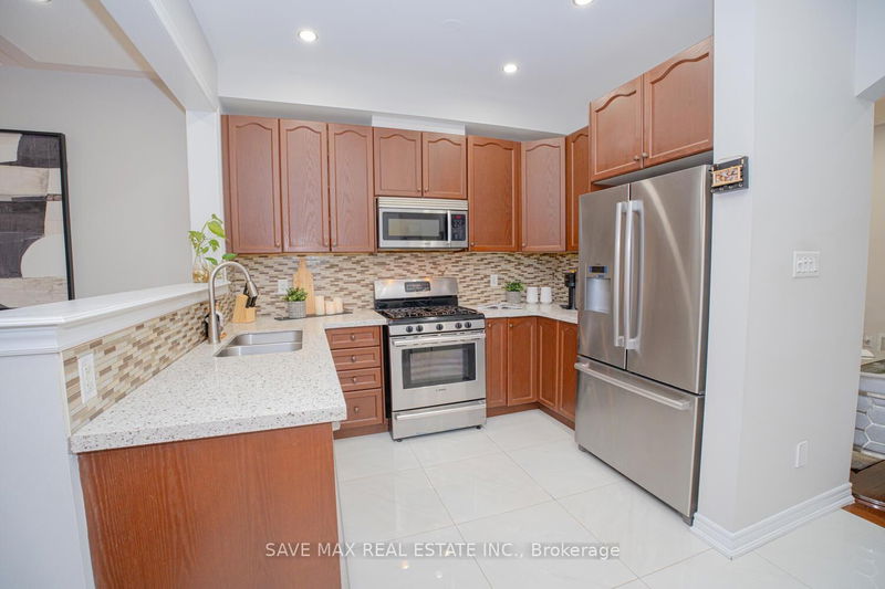 55 Ostrovsky Rd  Vaughan, L4H 0V9 | Image 12