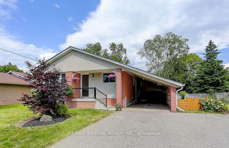 home for lease on 31 Knowles Crescent