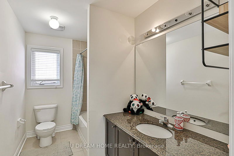 1015 Ralston Cres  Newmarket, L3X 3H8 | Image 26