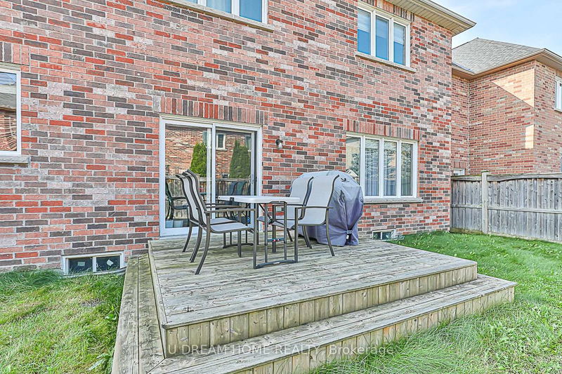 1015 Ralston Cres  Newmarket, L3X 3H8 | Image 40