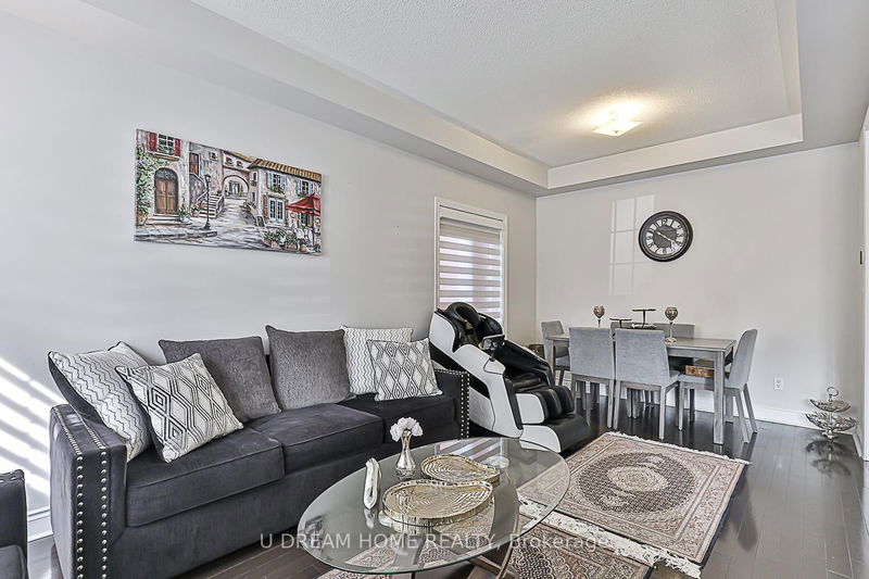 1015 Ralston Cres  Newmarket, L3X 3H8 | Image 6