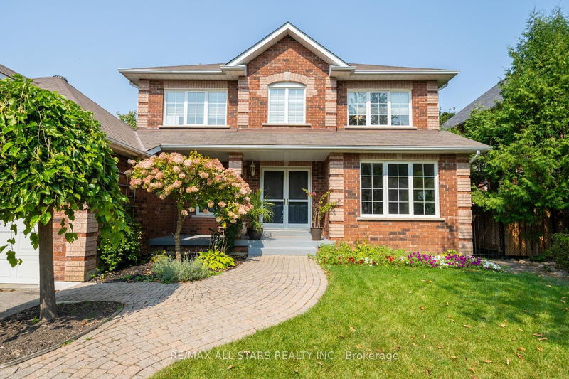 150 Park Dr  Whitchurch-Stouffville, L4A 1J6 | Image 2