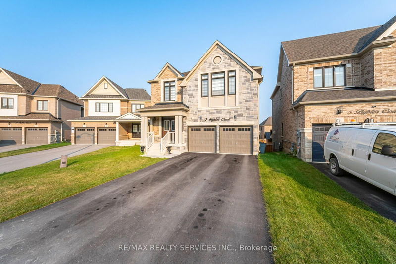 7 Byblos Crt  East Gwillimbury, L6N 0T3 | Image 2