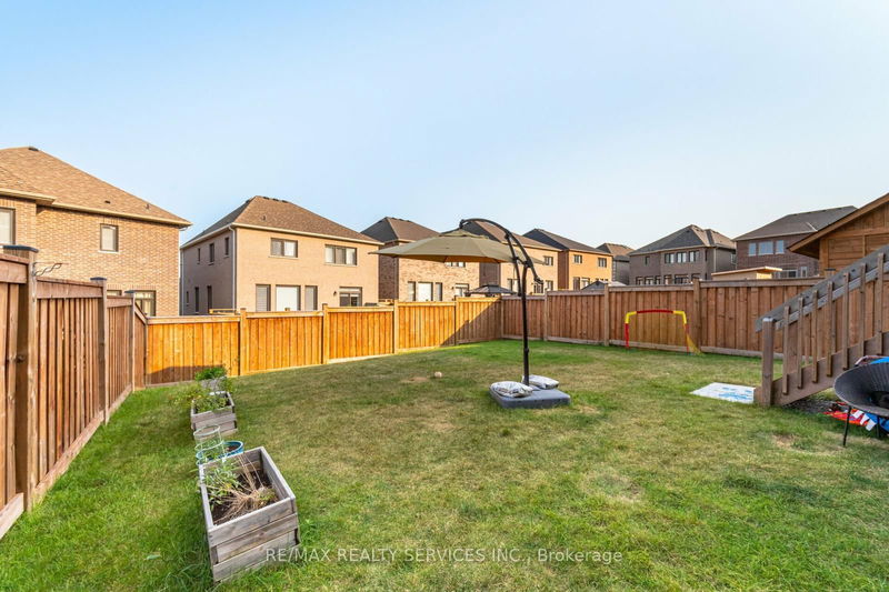 7 Byblos Crt  East Gwillimbury, L6N 0T3 | Image 39