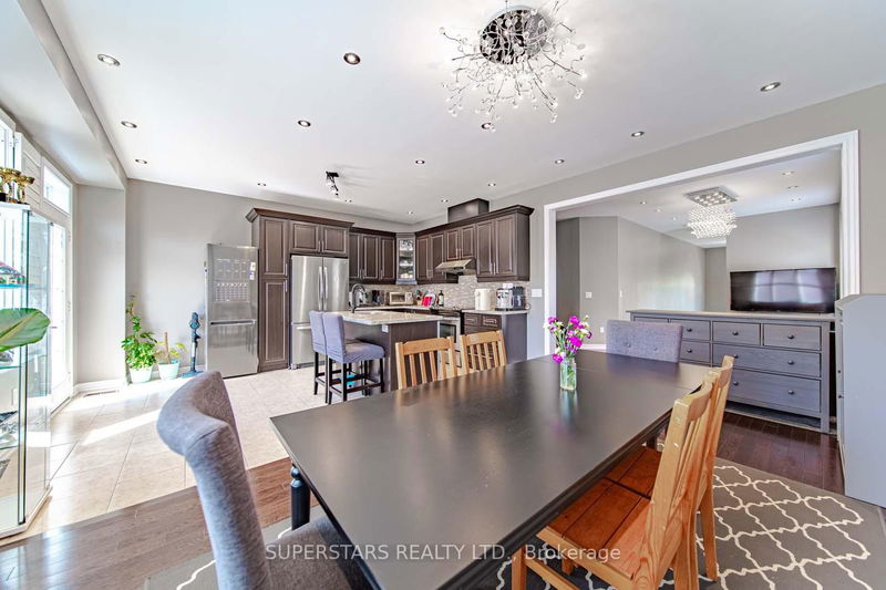 4 Living Cres  Markham, L6C 0T7 | Image 16