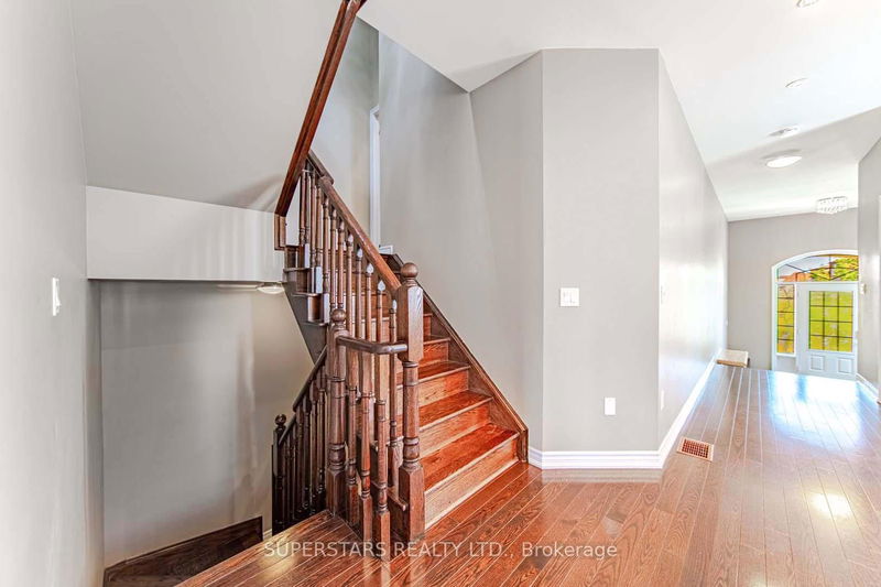 4 Living Cres  Markham, L6C 0T7 | Image 18