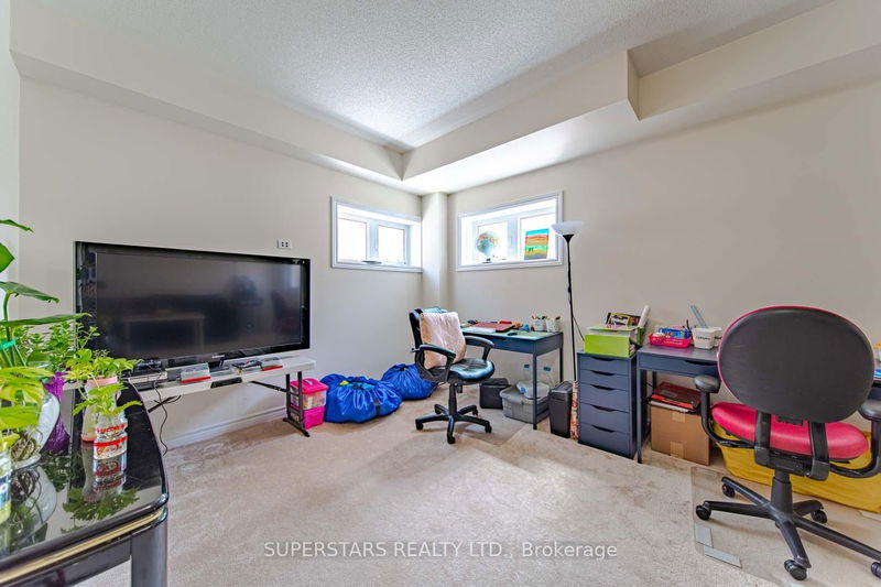 4 Living Cres  Markham, L6C 0T7 | Image 32