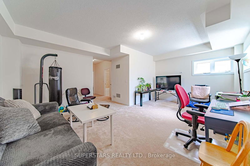 4 Living Cres  Markham, L6C 0T7 | Image 33