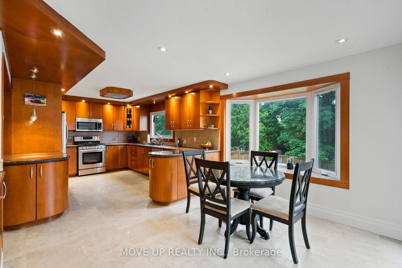 21 Gaby Crt  Richmond Hill, L4C 8X1 | Image 12