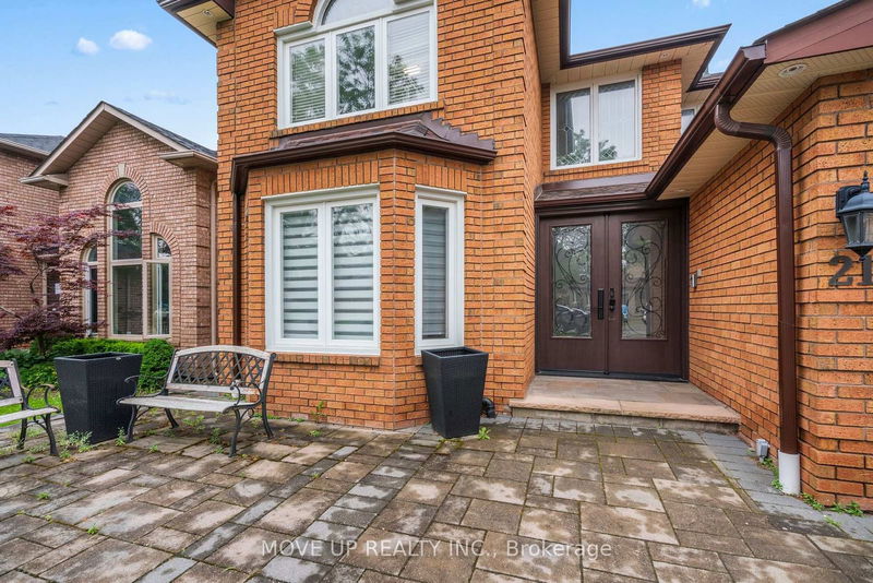 21 Gaby Crt  Richmond Hill, L4C 8X1 | Image 3