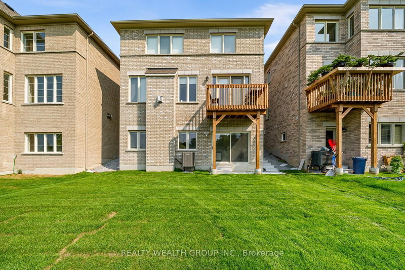 261 Seaview Hts S, East Gwillimbury, L0G 1R0 | Image 2