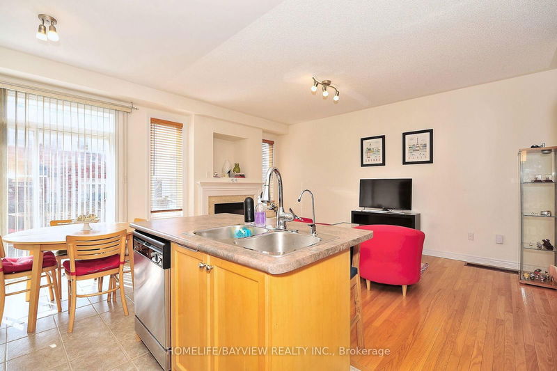 88 Pillar Rock Cres  Markham, L6C 3H9 | Image 7