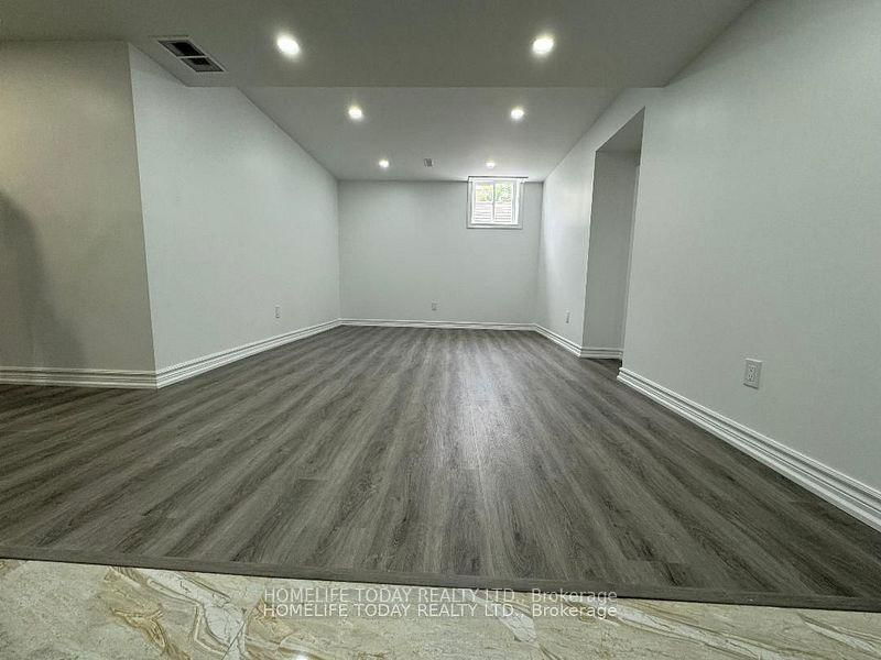 home for lease on Bsmt-37 Collingham Place