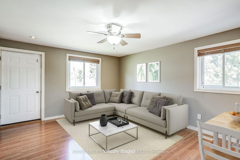 39 Drury St  Bradford West Gwillimbury, L3Z 1W9 | Image 2