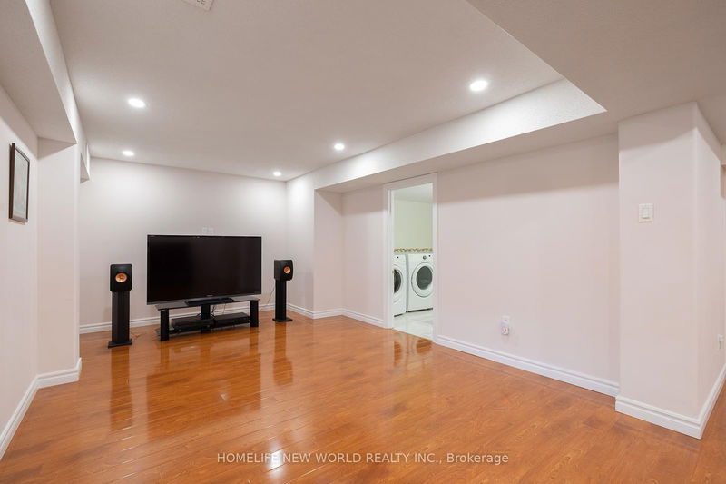 15 Pitney Ave  Richmond Hill, L4E 4Y6 | Image 22