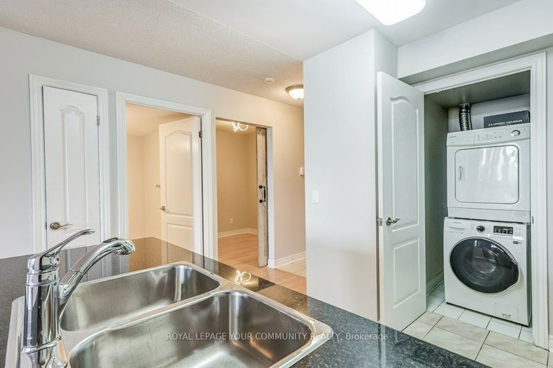  309 - 50 Disera Dr  Vaughan, L4J 9E9 | Image 12