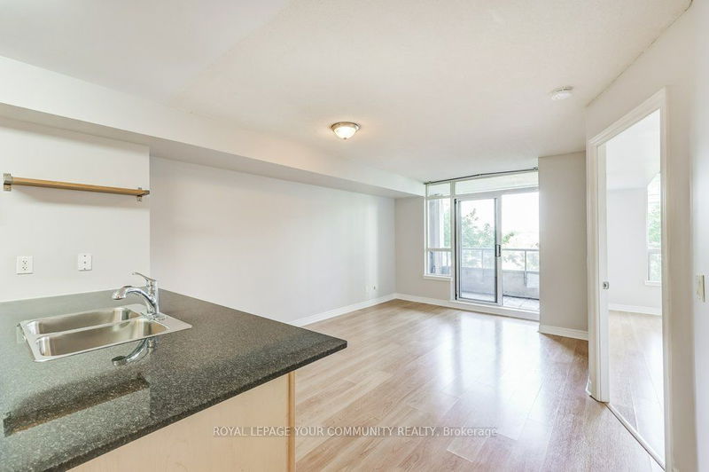  309 - 50 Disera Dr  Vaughan, L4J 9E9 | Image 14