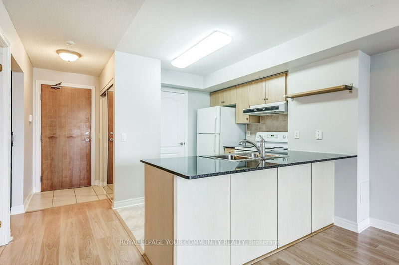  309 - 50 Disera Dr  Vaughan, L4J 9E9 | Image 9