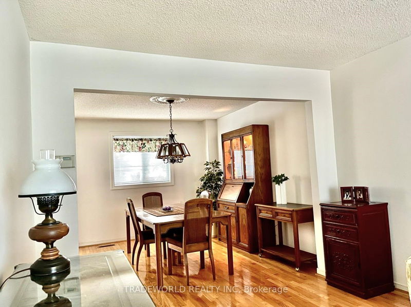 292 Green Lane   Markham, L3T 7A6 | Image 5