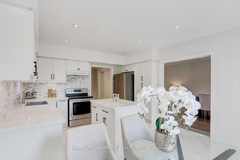 22 Taos Crt  Richmond Hill, L4C 0G5 | Image 12