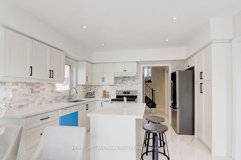 22 Taos Crt  Richmond Hill, L4C 0G5 | Image 13