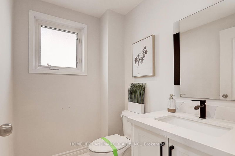 22 Taos Crt  Richmond Hill, L4C 0G5 | Image 14