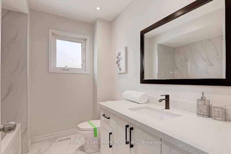 22 Taos Crt  Richmond Hill, L4C 0G5 | Image 27