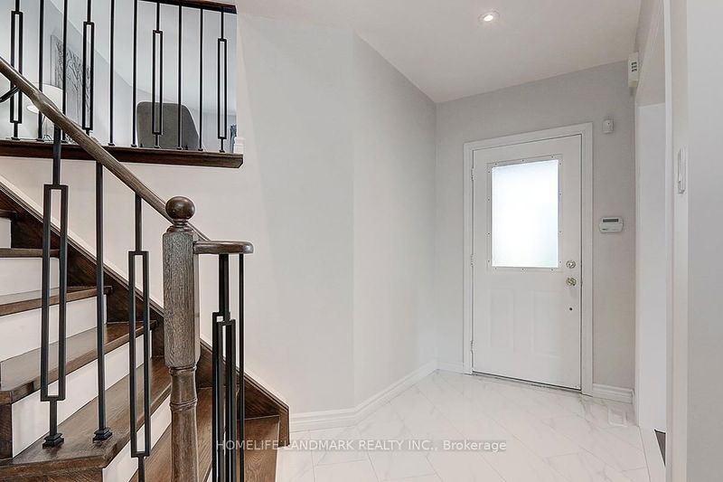 22 Taos Crt  Richmond Hill, L4C 0G5 | Image 4