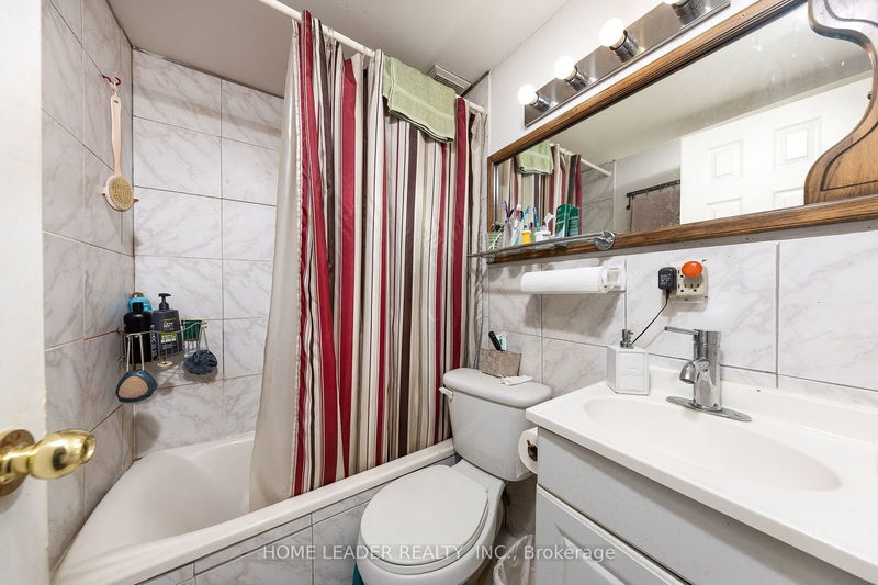 135 Spruce Ave W Richmond Hill, L4C 6V9 | Image 30