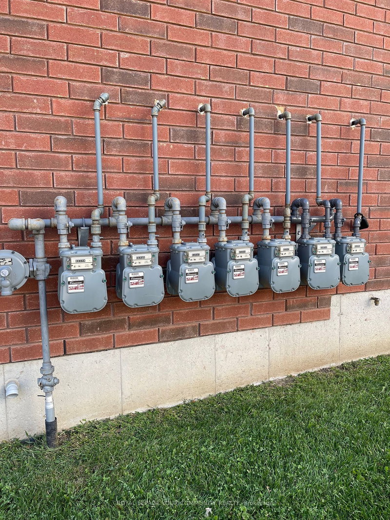 443 Timothy St, Newmarket, L3Y 1P7 | Image 3