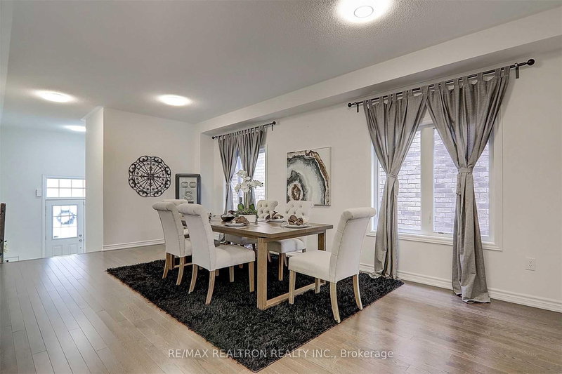 112 Connell Dr, Georgina, L4P 0K3 | Image 3