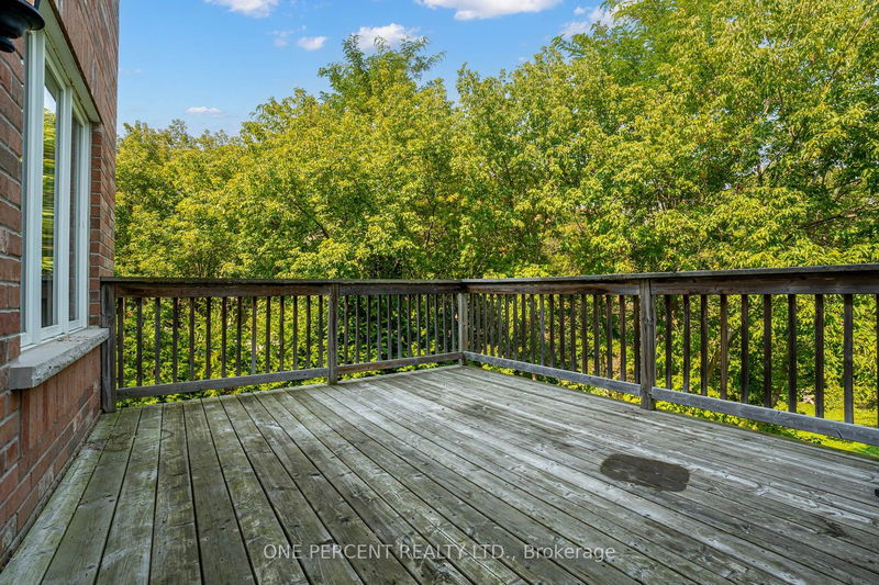 707 John Cole Crt  Newmarket, L3Y 5V7 | Image 31