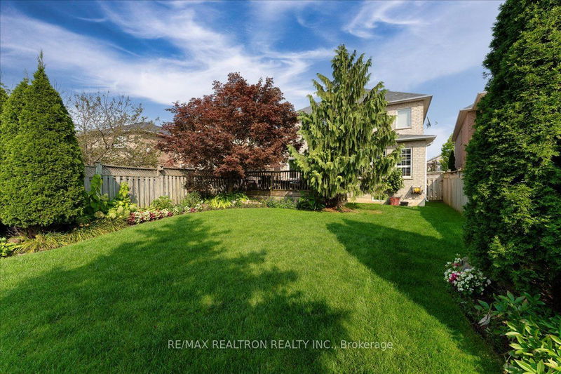 94 Raintree Cres  Richmond Hill, L4E 3Y8 | Image 37