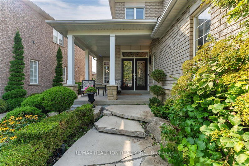 94 Raintree Cres  Richmond Hill, L4E 3Y8 | Image 6