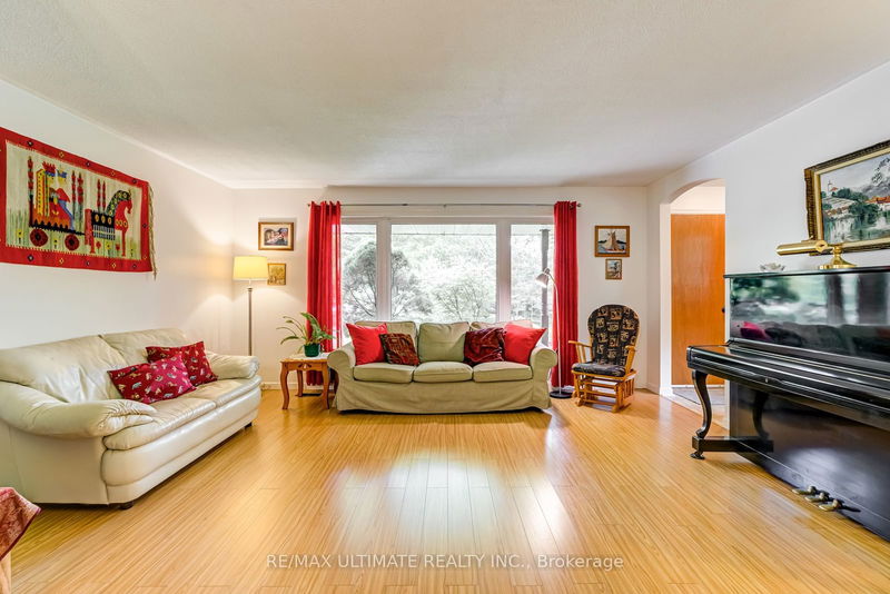 5193 Aurora Rd  Whitchurch-Stouffville, L4A 7X4 | Image 10