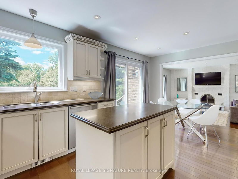 81 Garden Ave  Richmond Hill, L4C 6L6 | Image 13