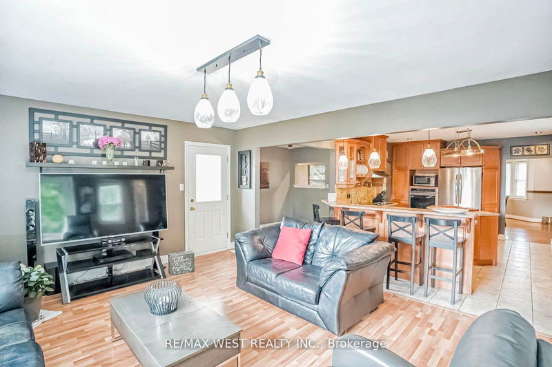 204 Simcoe Rd  Bradford West Gwillimbury, L3Z 1Y9 | Image 9