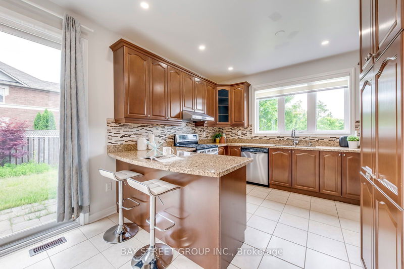 22 Dairy Ave  Richmond Hill, L4E 4X4 | Image 14