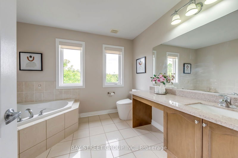 22 Dairy Ave  Richmond Hill, L4E 4X4 | Image 20