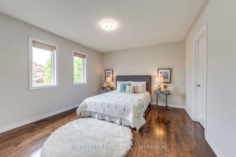 22 Dairy Ave  Richmond Hill, L4E 4X4 | Image 22