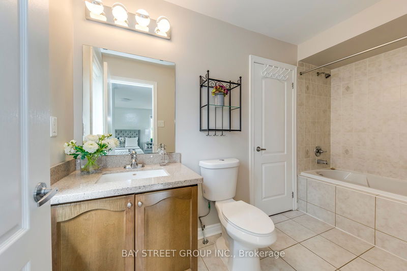 22 Dairy Ave  Richmond Hill, L4E 4X4 | Image 25