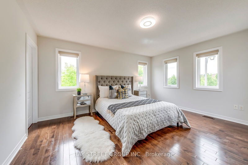 22 Dairy Ave  Richmond Hill, L4E 4X4 | Image 27