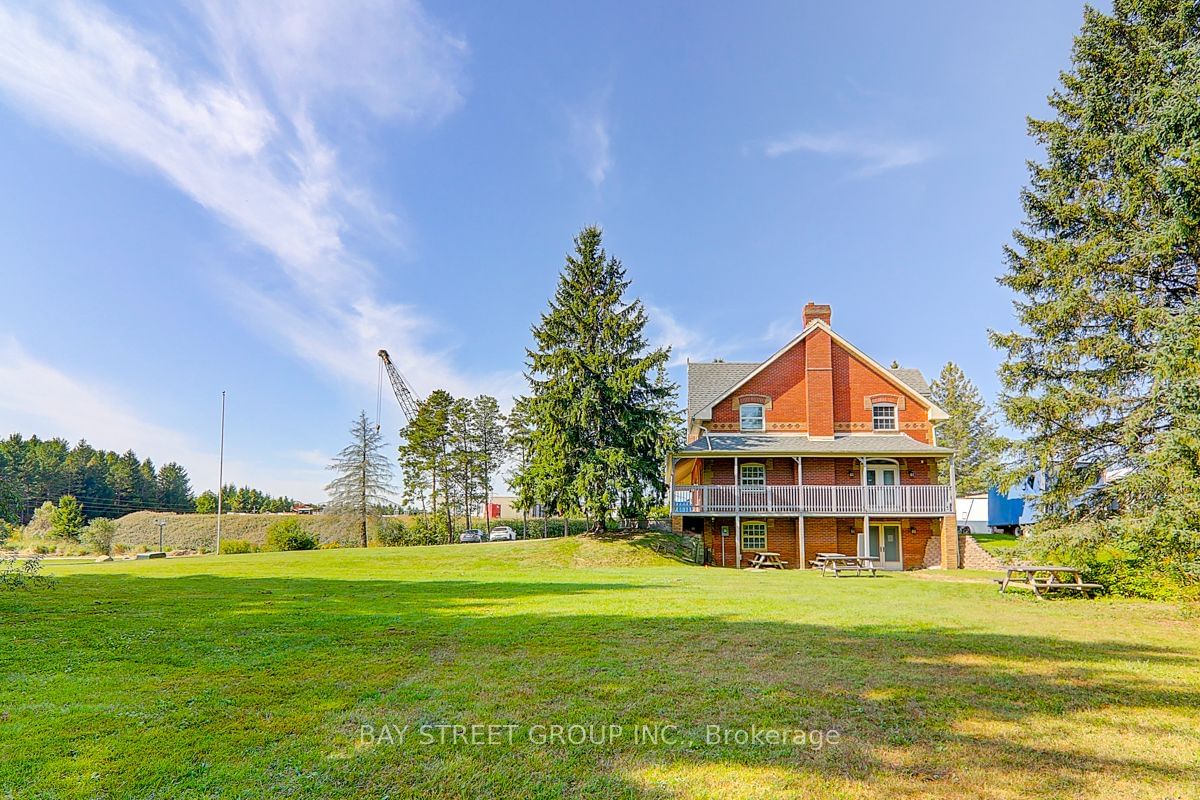 Building in 2768 Davis Drive