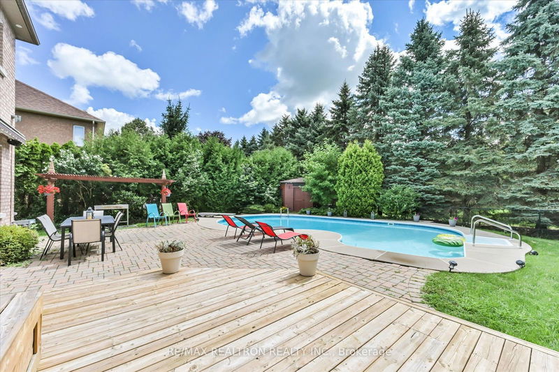 785 Quantra Cres  Newmarket, L3X 1M9 | Image 35