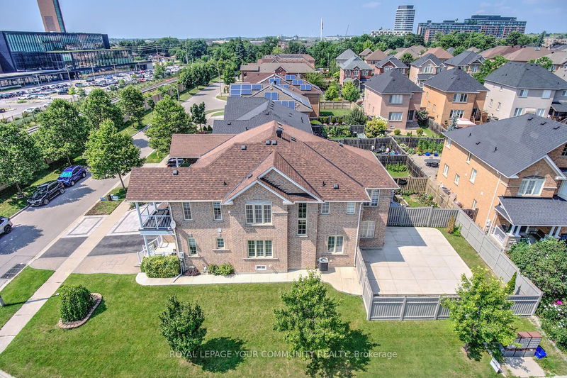 208 Petticoat Rd  Vaughan, L6A 0M1 | Image 2