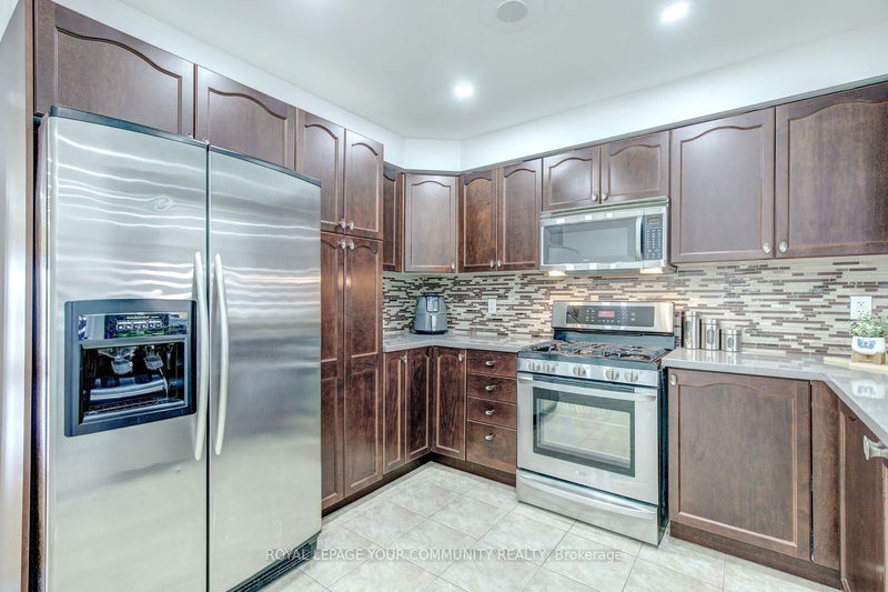 208 Petticoat Rd  Vaughan, L6A 0M1 | Image 22