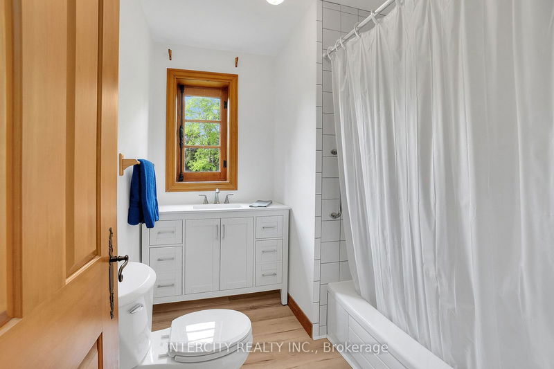 300 Old Bathurst St  King, L7B 1K5 | Image 12