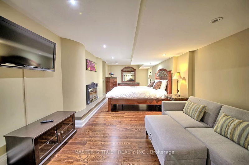 home for lease on 27 BROWNLEE AVE Avenue W